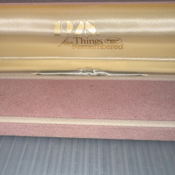 1928 things for Remembered Gold Tone Charms, hearts, cherubs & Locket Bracelet - Picture 4 of 13